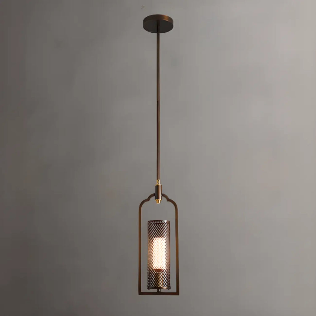 Lampada a sospensione a cilindro in ottone anticato con paralume in rete di rame
