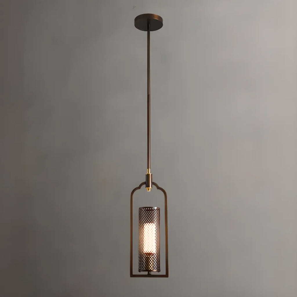 Lampada a sospensione a cilindro in ottone anticato con paralume in rete di rame