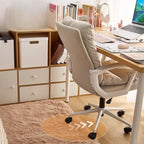 Fauteuil de bureau pivotant tendance en cuir crème rembourré