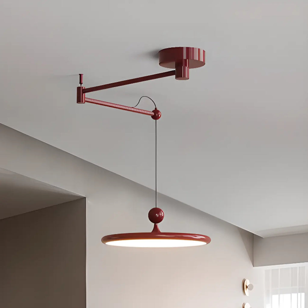 Suspension moderne en métal rouge à bras articulé avec abat-jour en acrylique