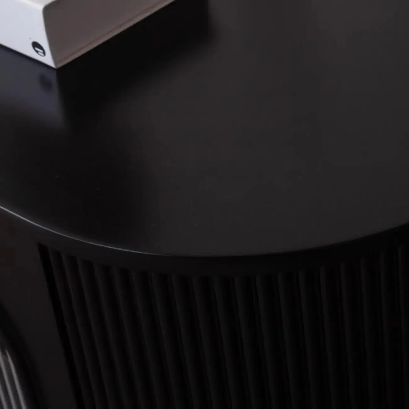 Meuble TV long à 2 niveaux en bois noir avec portes vitrées