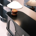 Meuble TV long à 2 niveaux en bois noir avec portes vitrées