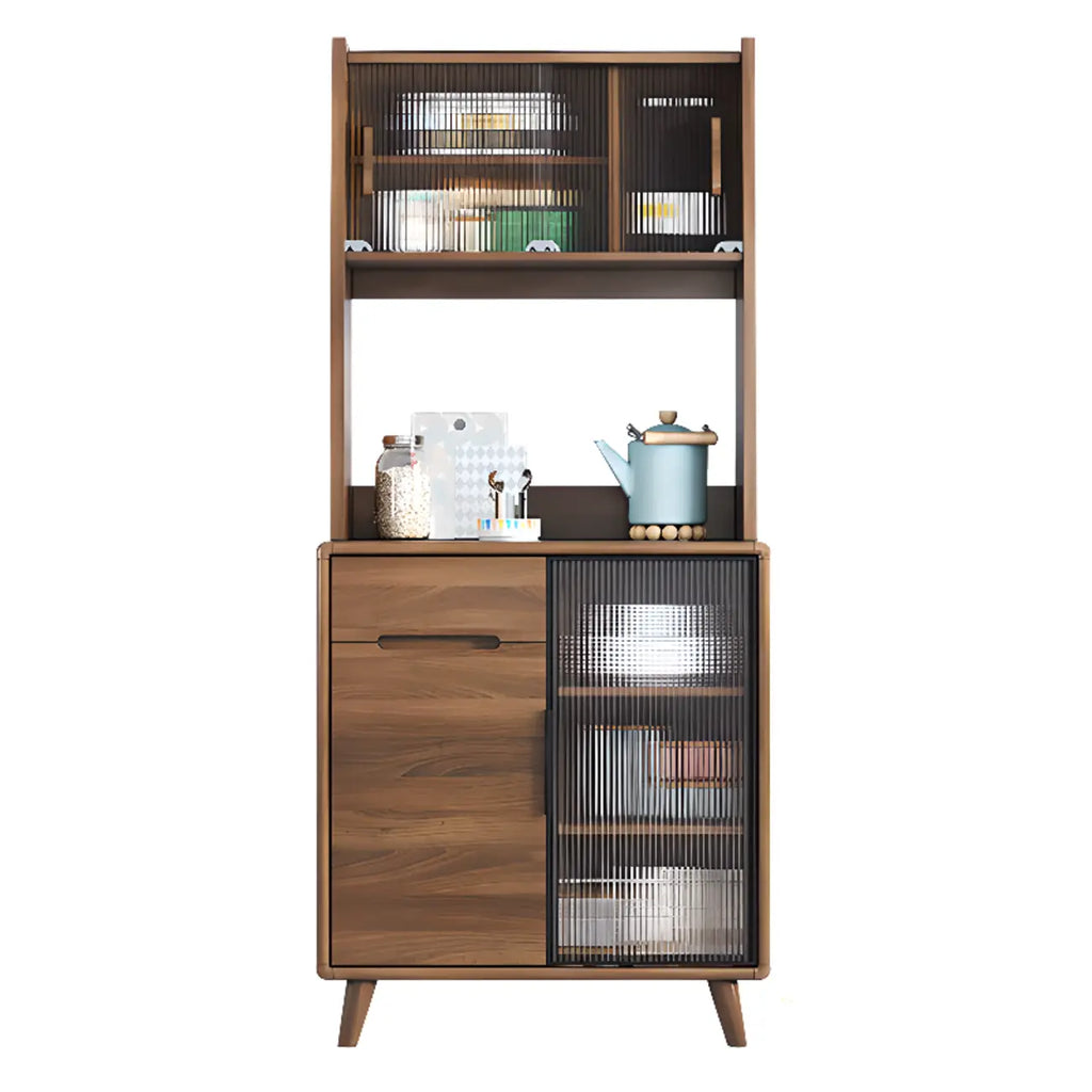 Buffet de cuisine en bois brun avec panneau perforé