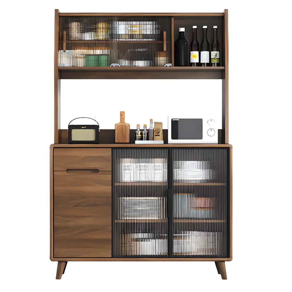 Buffet de cuisine en bois brun avec panneau perforé