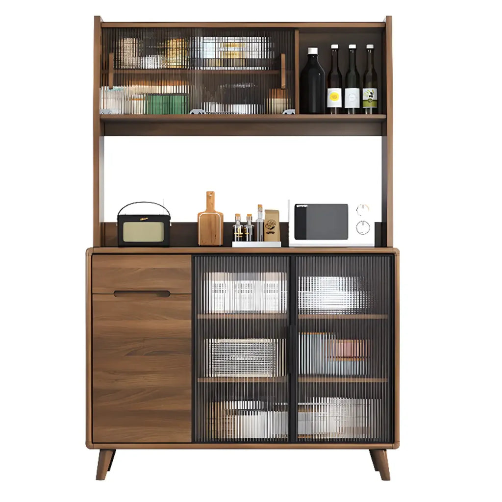 Buffet de cuisine en bois brun avec panneau perforé