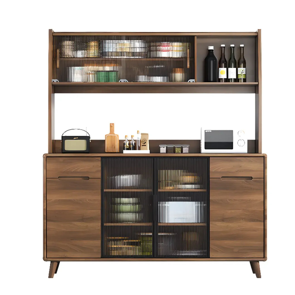 Buffet de cuisine en bois brun avec panneau perforé