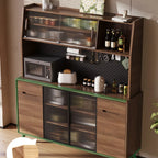 Buffet de cuisine en bois brun avec panneau perforé