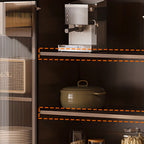 Buffet de cuisine en bois brun avec panneau perforé