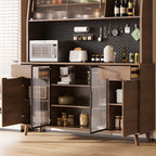 Buffet de cuisine en bois brun avec panneau perforé