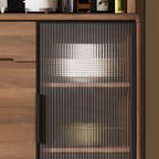Buffet de cuisine en bois brun avec panneau perforé
