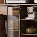 Buffet de cuisine en bois brun avec panneau perforé