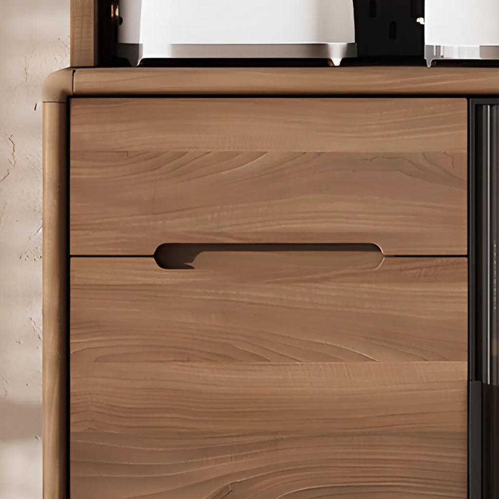 Buffet de cuisine en bois brun avec panneau perforé