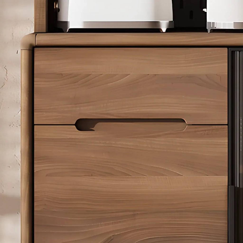 Buffet de cuisine en bois brun avec panneau perforé