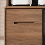 Buffet de cuisine en bois brun avec panneau perforé
