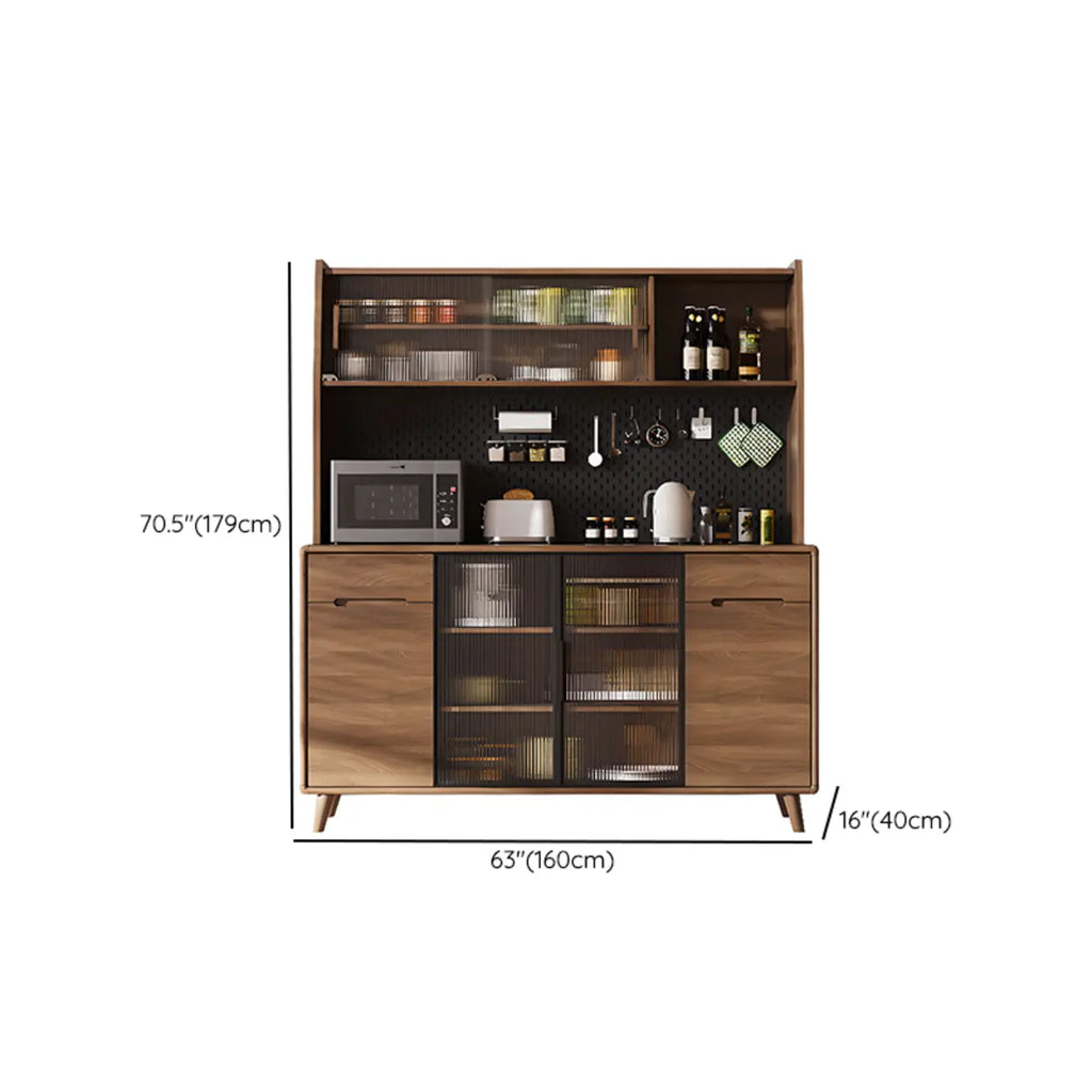 Buffet de cuisine en bois brun avec panneau perforé