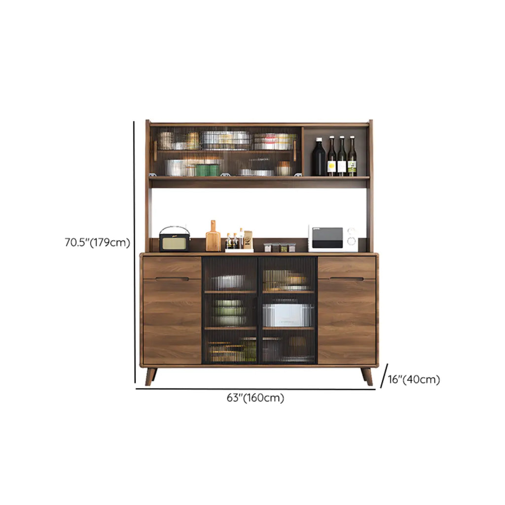 Buffet de cuisine en bois brun avec panneau perforé