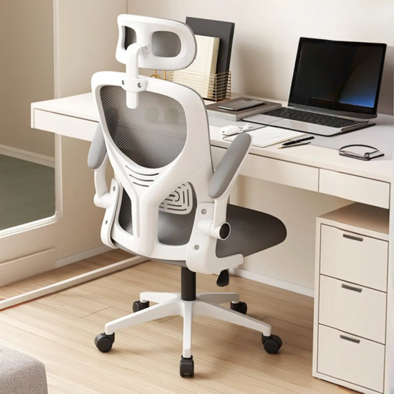Chaise de bureau ergonomique réglable en maille noire et blanche