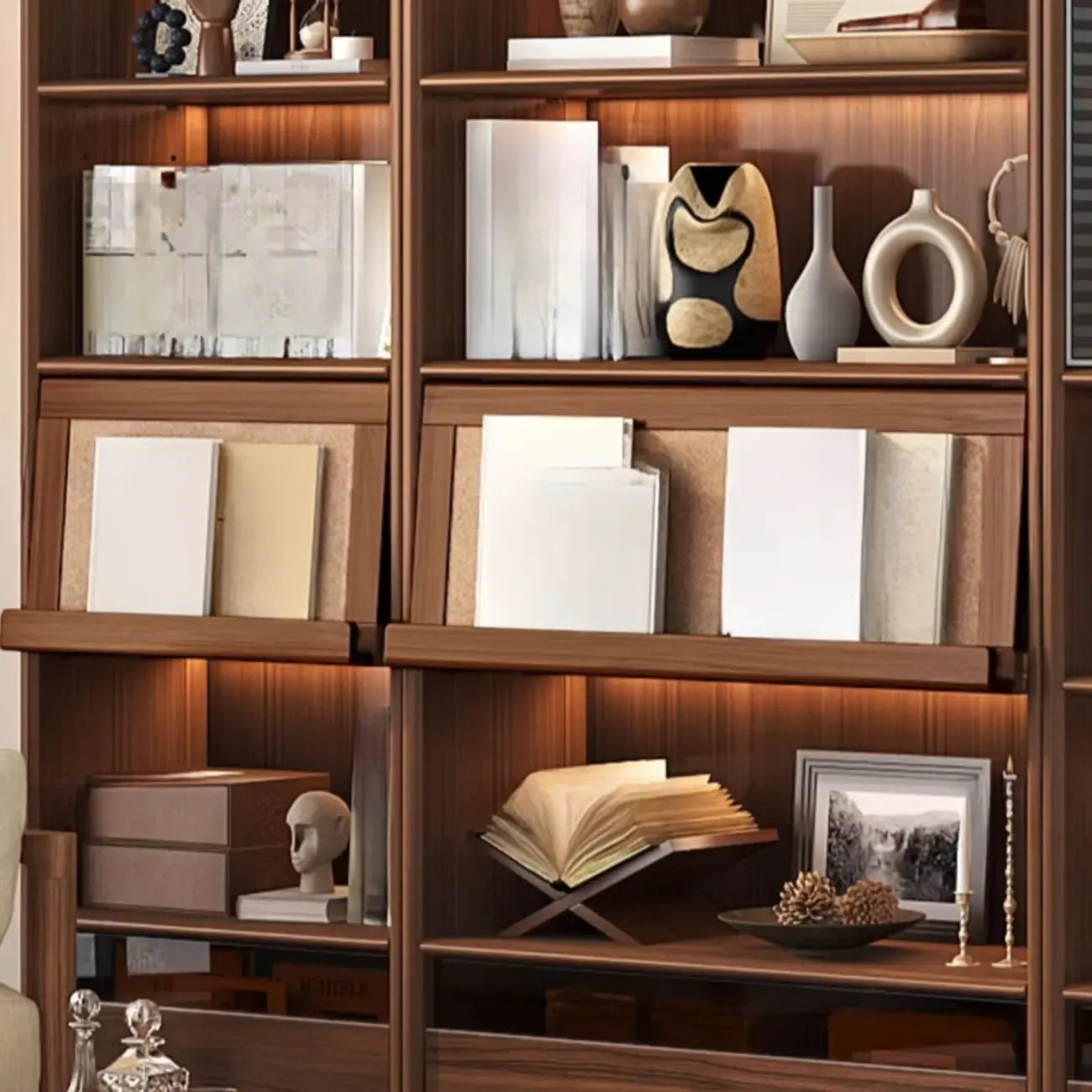 Bibliothèque en bois marron à 5 étagères et portes vitrées
