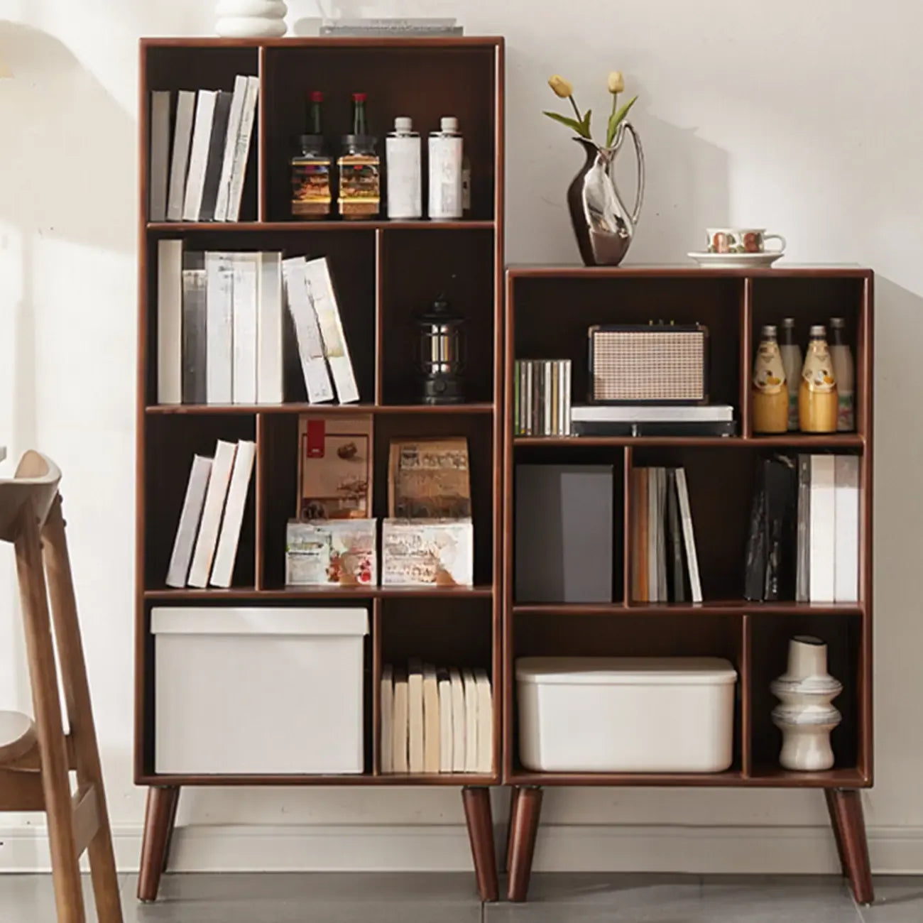 Bibliothèque verticale moderne en bois brun à 4 niveaux