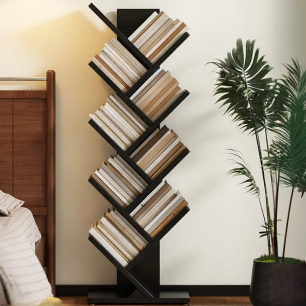 Bibliothèque verticale en bois noir en forme d'arbre