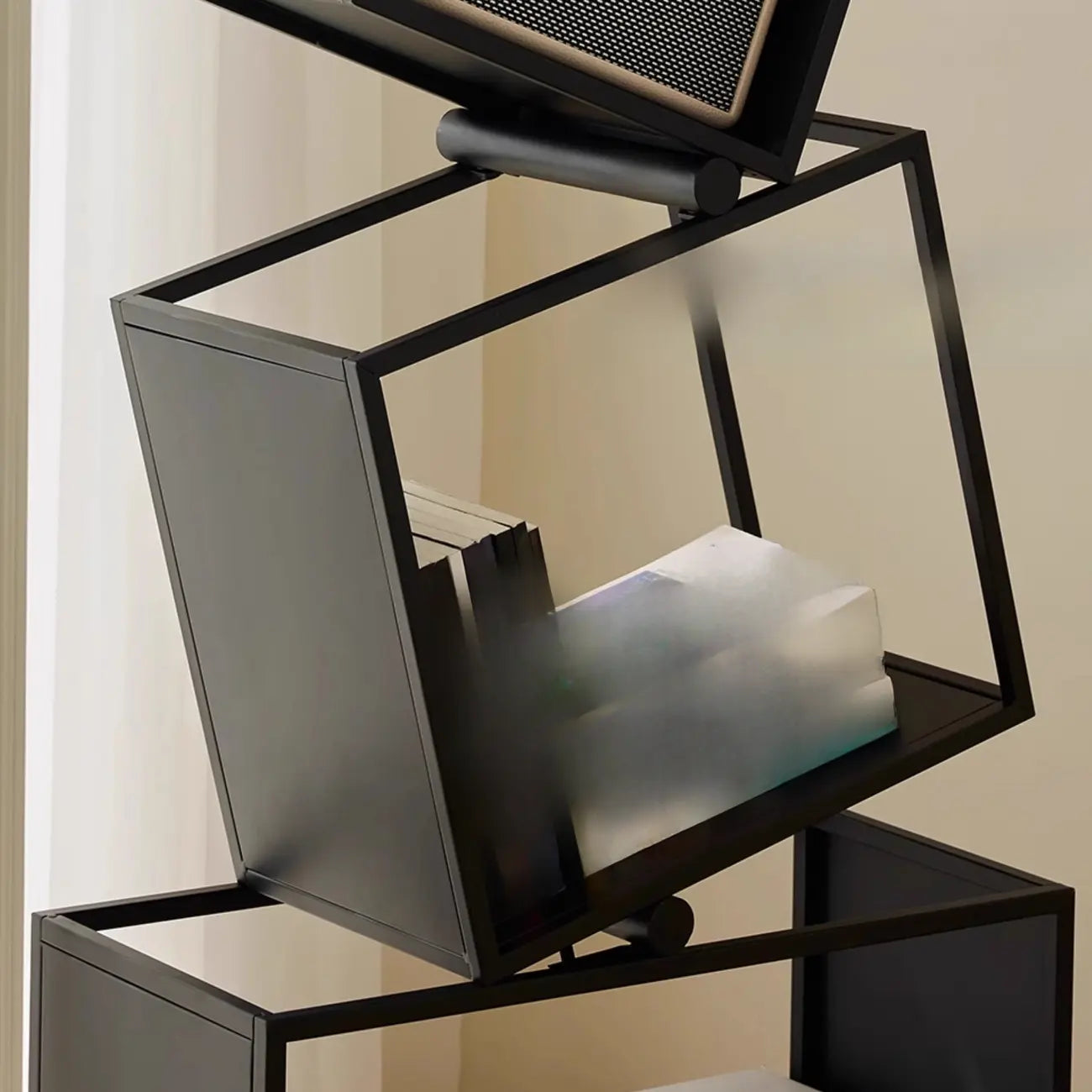 Libreria a cubo aperto geometrica in metallo nero, 73 pollici di altezza