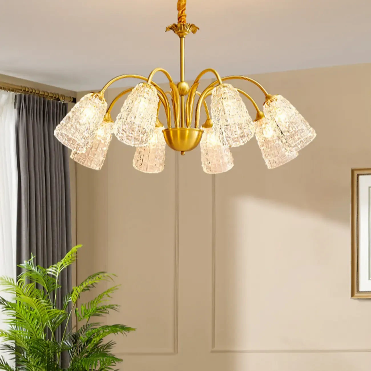 Lustre élégant en cristal doré à cloche vers le bas