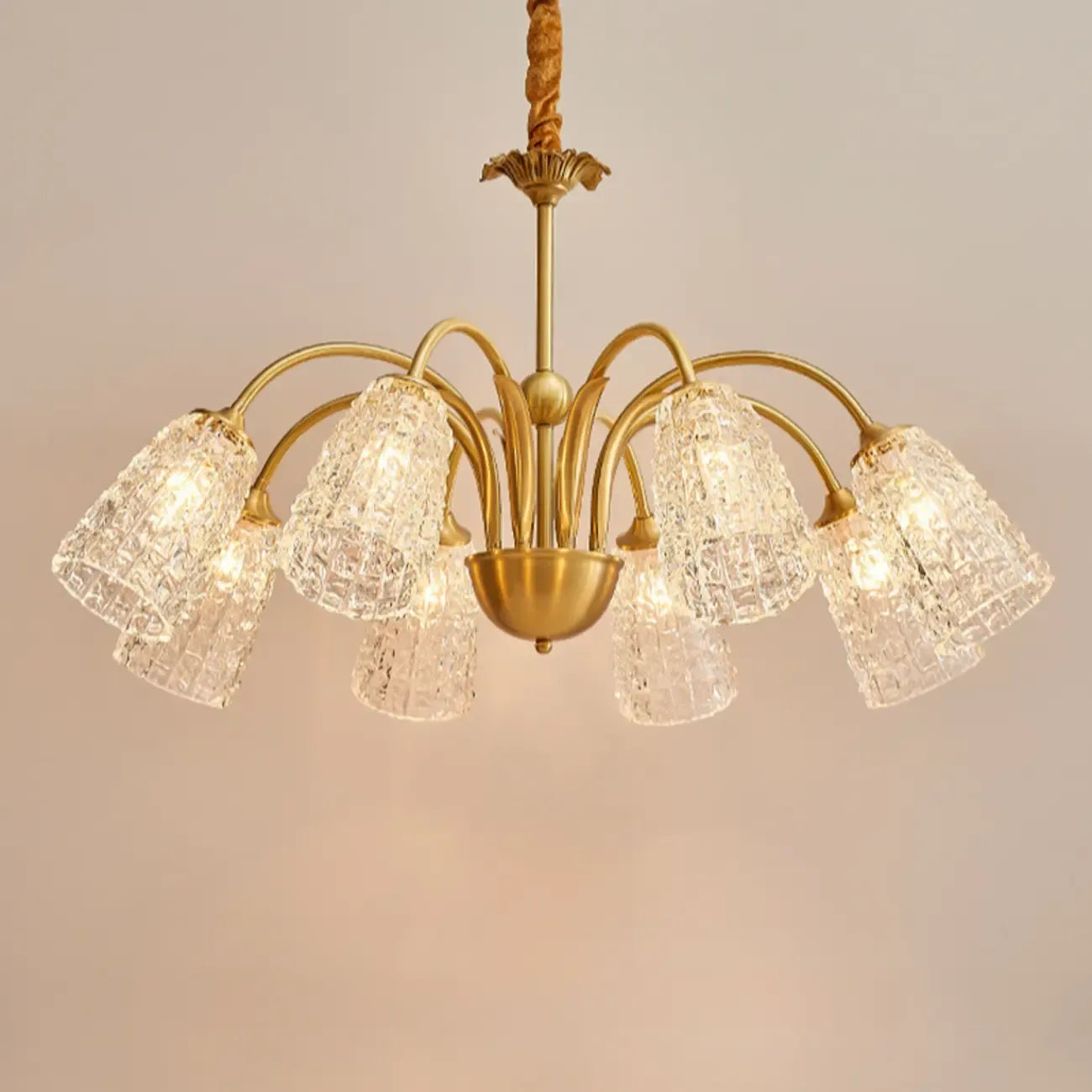 Lustre élégant en cristal doré à cloche vers le bas