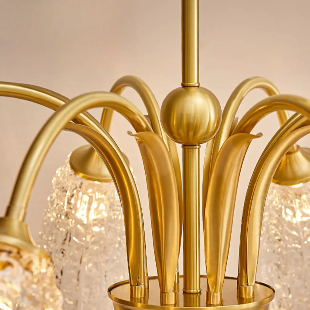 Lustre élégant en cristal doré à cloche vers le bas