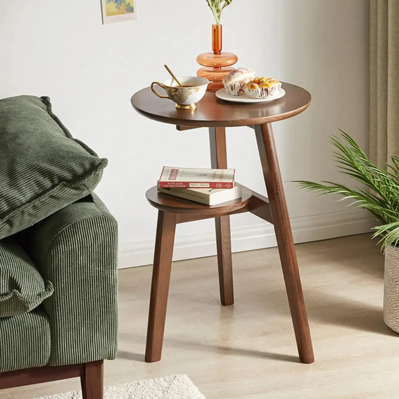 Table d'appoint ronde en bois marron avec piètement tripode et rangement