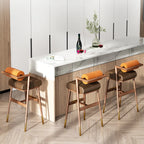 Tabouret de bar en bois marron avec dossier et coussin