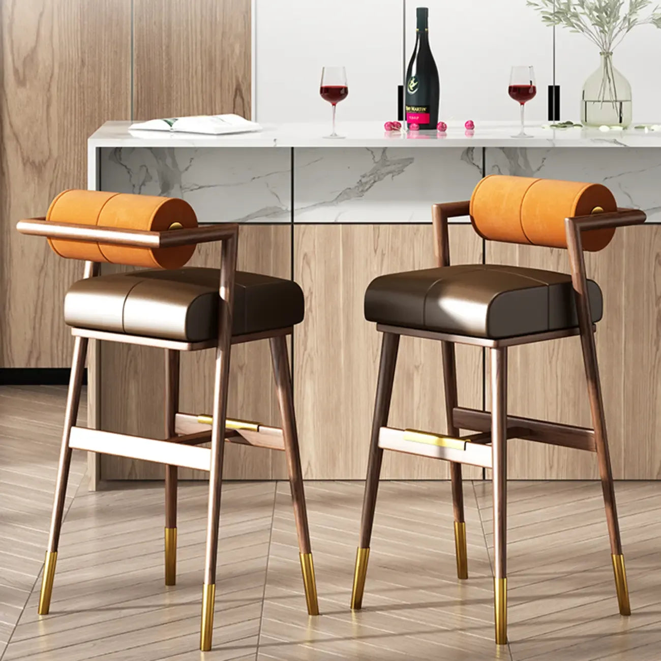Tabouret de bar en bois marron avec dossier et coussin