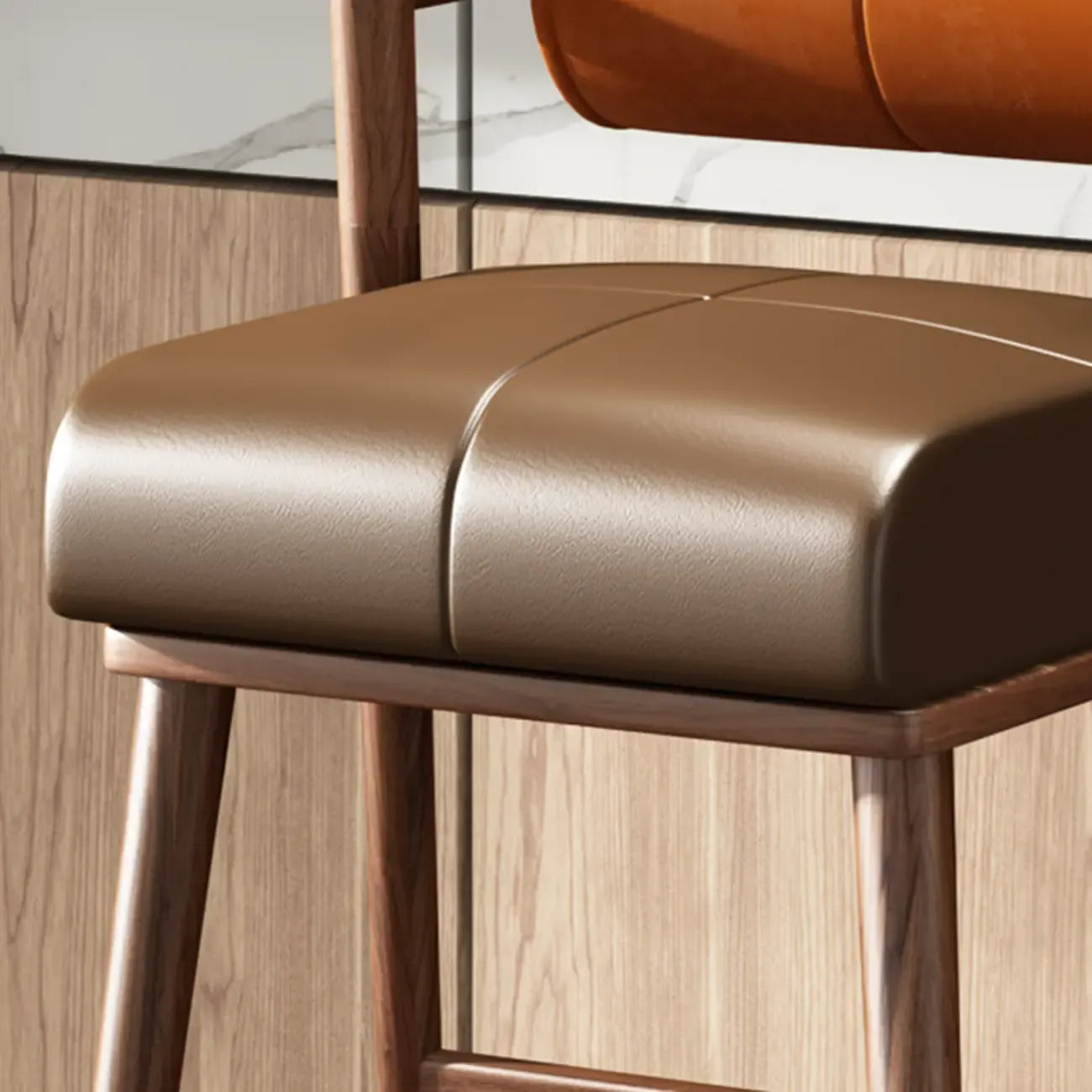Tabouret de bar en bois marron avec dossier et coussin