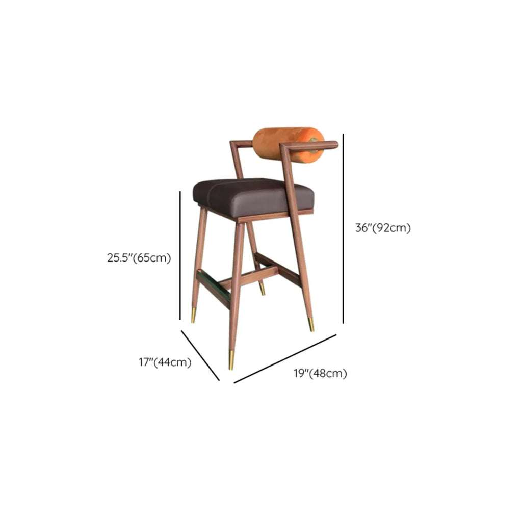 Tabouret de bar en bois marron avec dossier et coussin