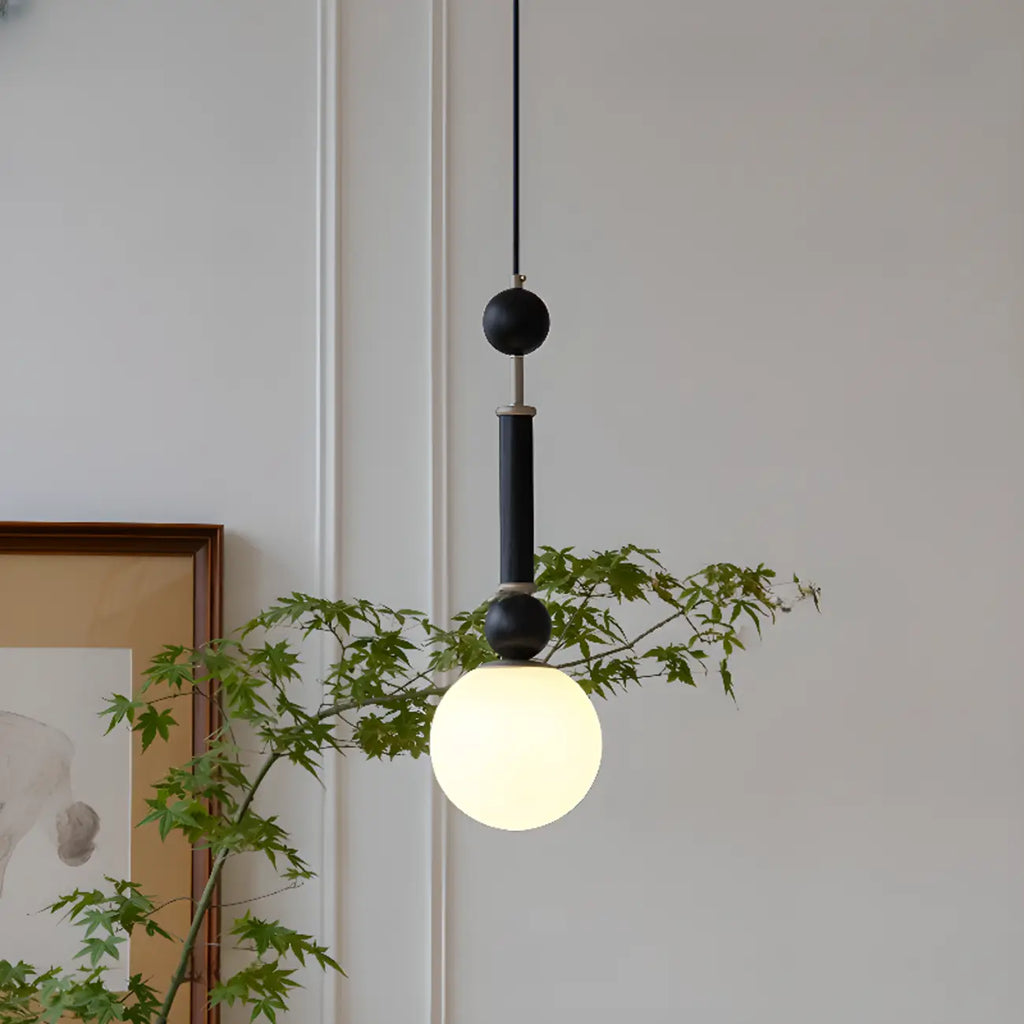 Suspension minimaliste en bois et verre noir avec globe lumineux