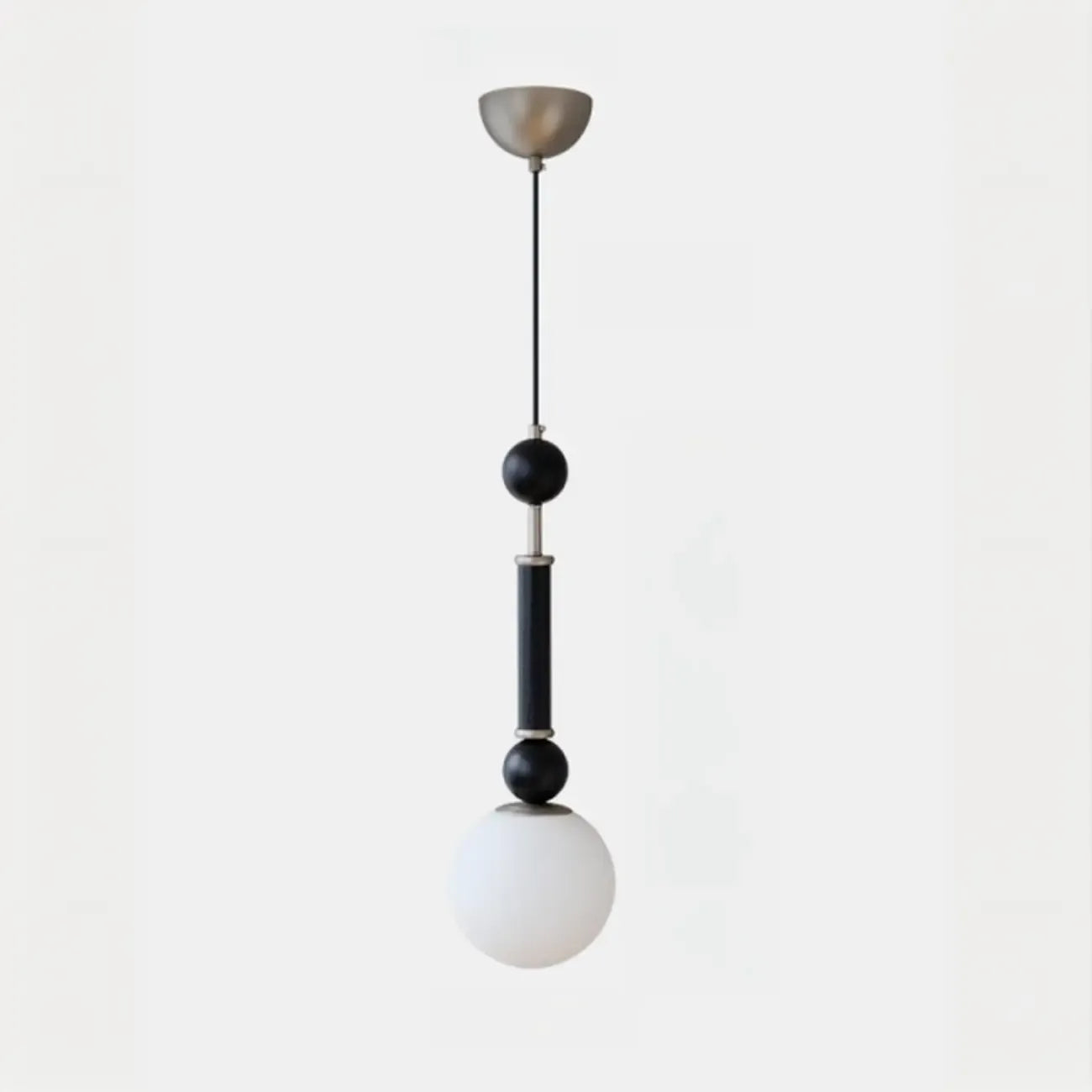 Suspension minimaliste en bois et verre noir avec globe lumineux