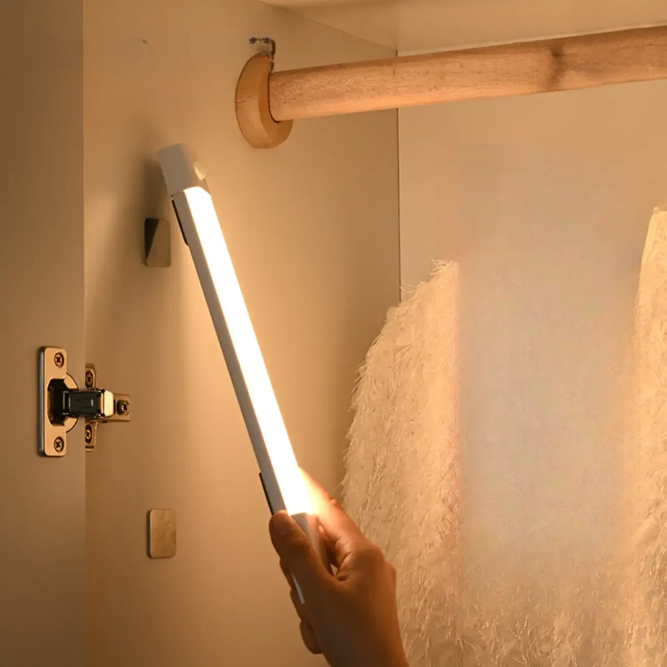 Applique murale LED géométrique noire moderne à 1 lumière