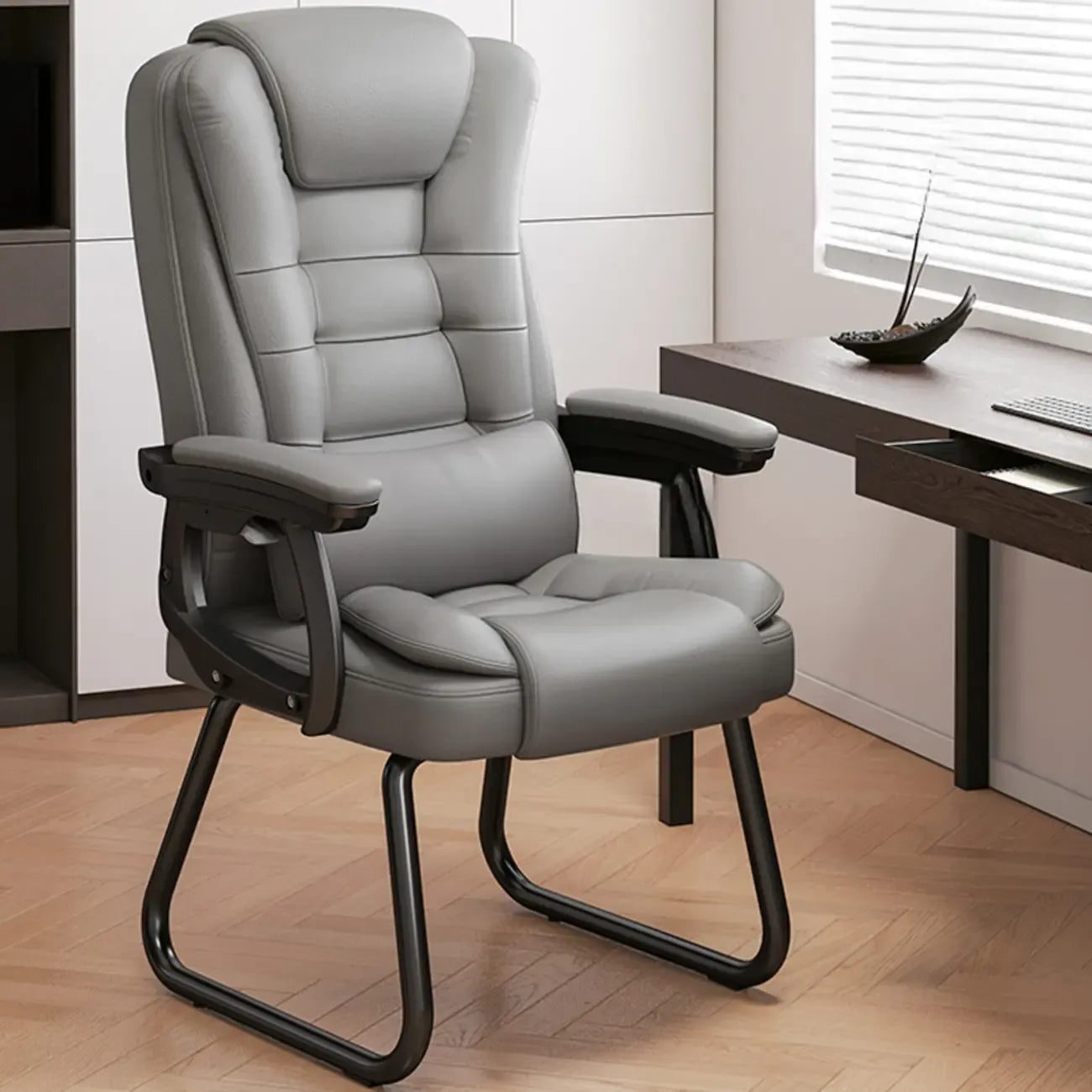 Fauteuil de bureau inclinable en acier et cuir luxueux
