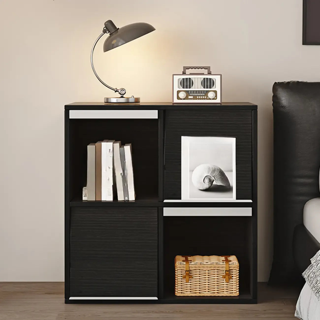 Étagère de rangement modulaire moderne en bois noir cubique
