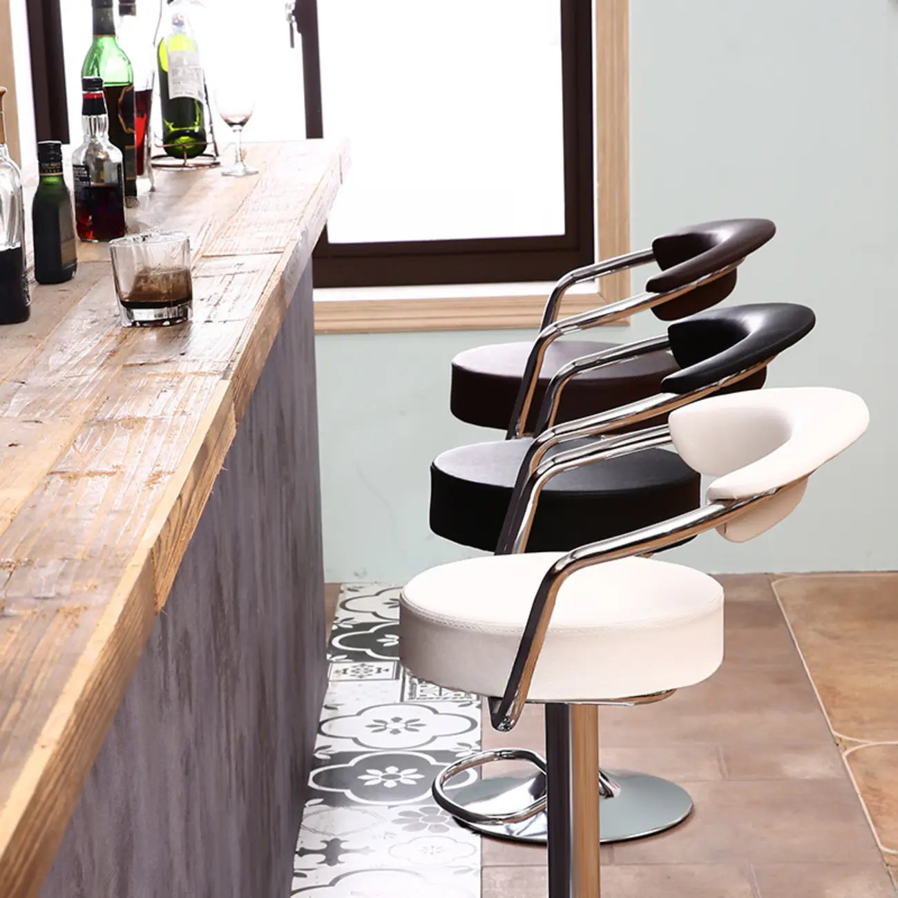 Tabouret de bar ergonomique réglable en cuir chromé moderne