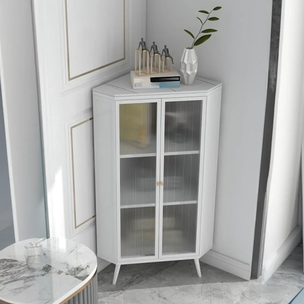 Meuble d'angle moderne avec plateau en pierre noire et porte en verre cannelé