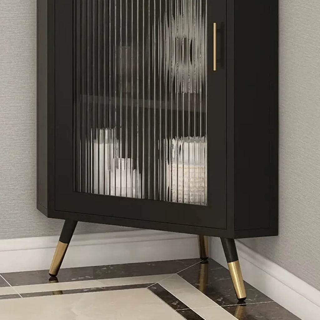 Élégant meuble d'angle en verre avec plateau en faux marbre blanc et noir.