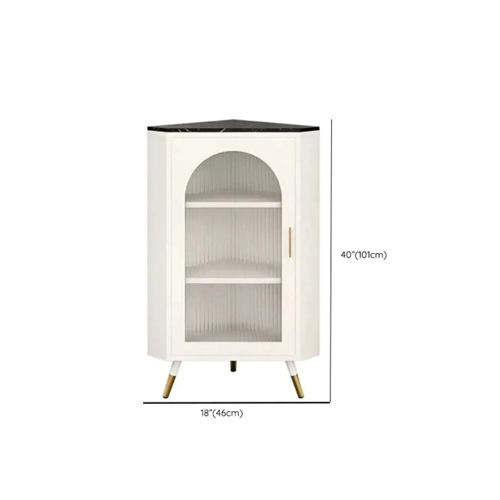 Élégant meuble d'angle en verre avec plateau en faux marbre blanc et noir.