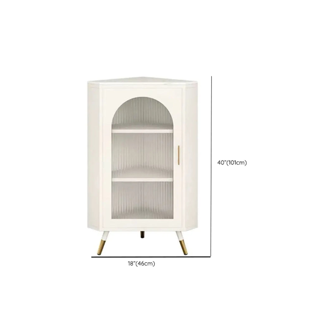 Élégant meuble d'angle en verre avec plateau en faux marbre blanc et noir.