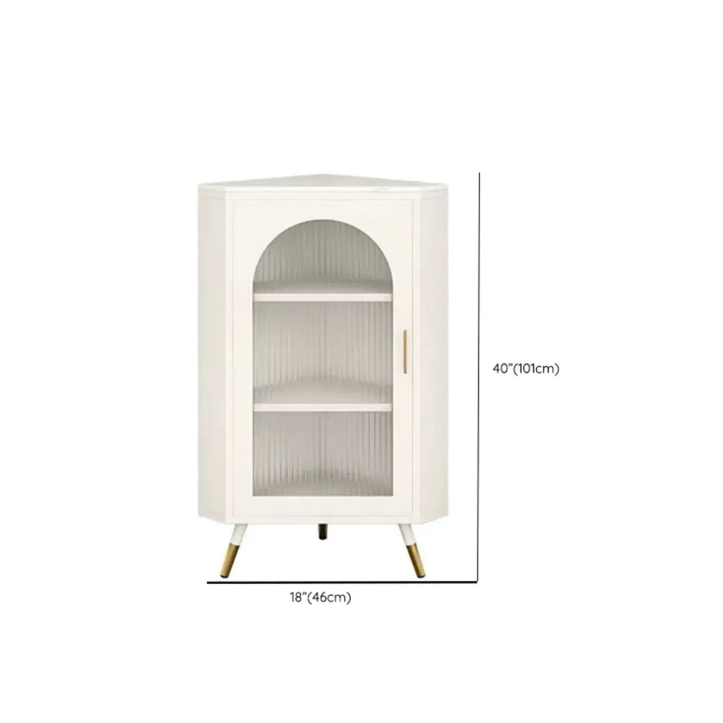 Élégant meuble d'angle en verre avec plateau en faux marbre blanc et noir.