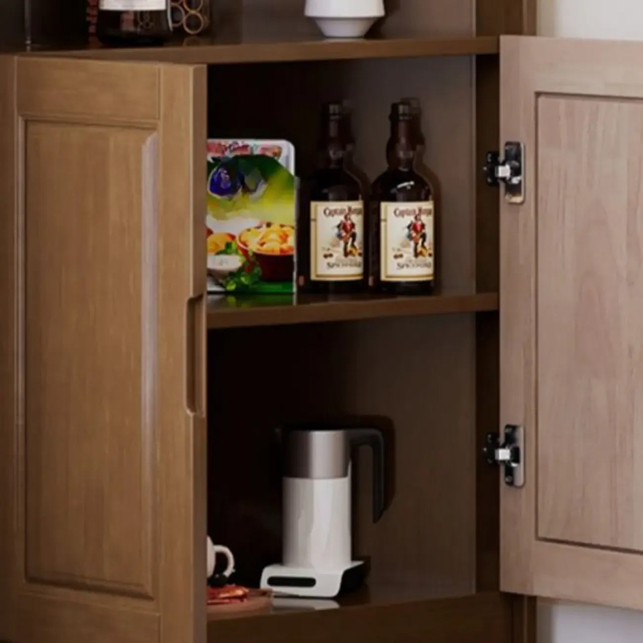 Armoire de rangement d'angle classique en bois brun noyer avec poignée rainurée