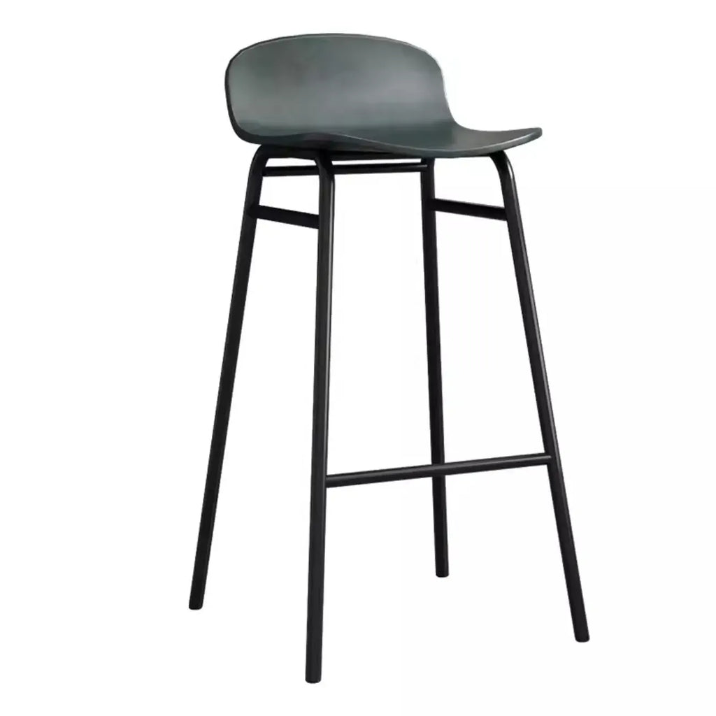 Tabourets de bar minimalistes en plastique avec structure en métal