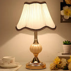 Lampe de table classique et élégante en métal avec abat-jour en tissu