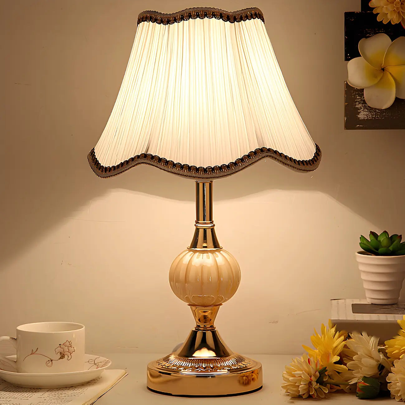 Lampe de table classique et élégante en métal avec abat-jour en tissu