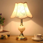 Lampe de table classique et élégante en métal avec abat-jour en tissu