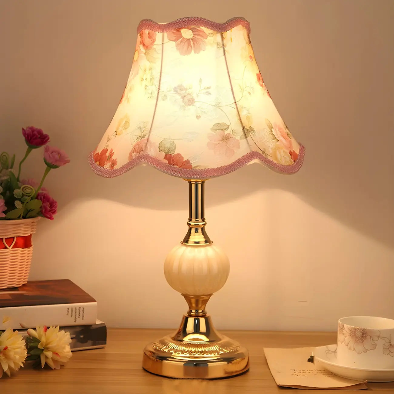 Lampe de table classique et élégante en métal avec abat-jour en tissu